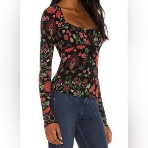 FREE PEOPLE black rose blouse.
Stretchy M. Can fit XS-M.